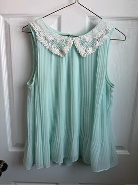 Pleated Sleeveless Top with White Lace Collar